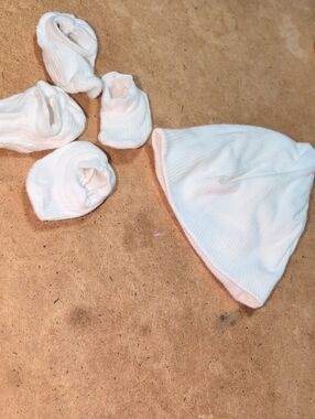 Set Of 3 Baby Carter's Cream White Hat, Footies & Mittens Size 0-3M